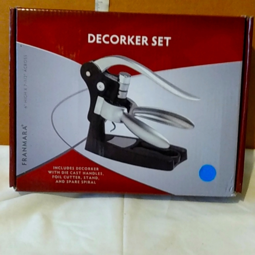Wine opener set. Nib. Great gift idea